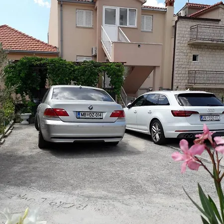 Doris I Iris Apartamento *