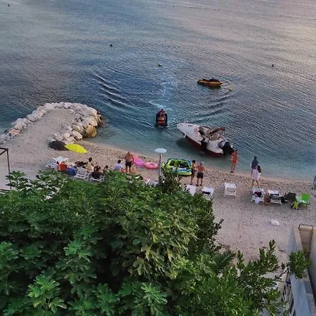 Διαμέρισμα Doris I Iris Ποντστράνα